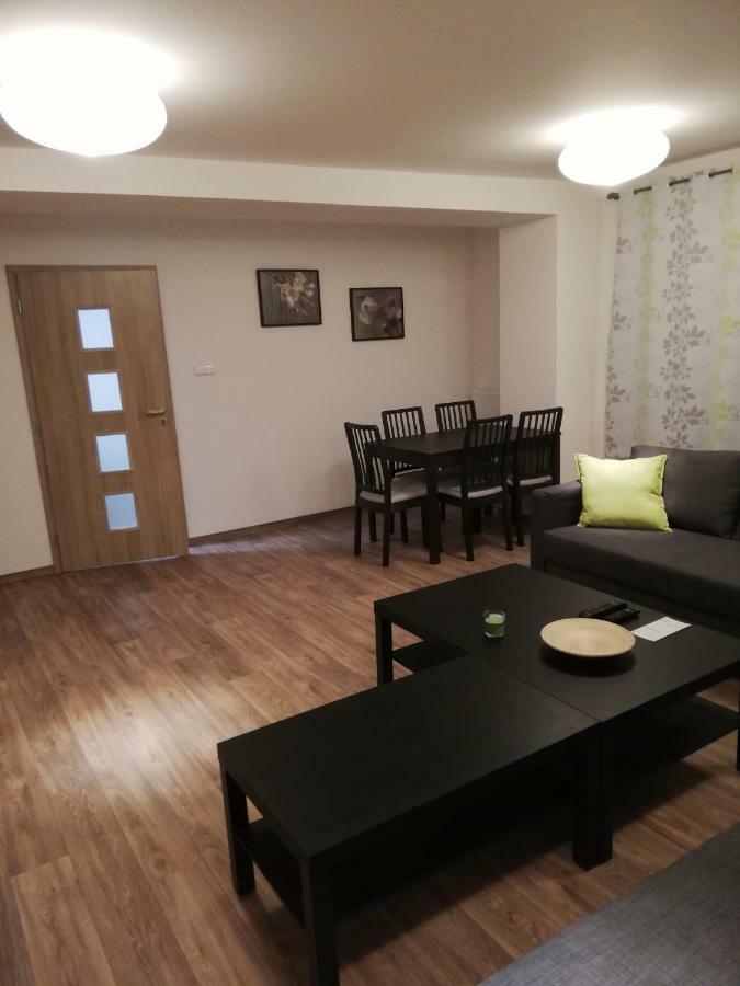 Apartmany Pod Divadlem ซนอยโม ภายนอก รูปภาพ