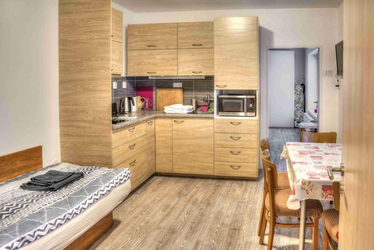 Apartmany Pod Divadlem ซนอยโม ภายนอก รูปภาพ